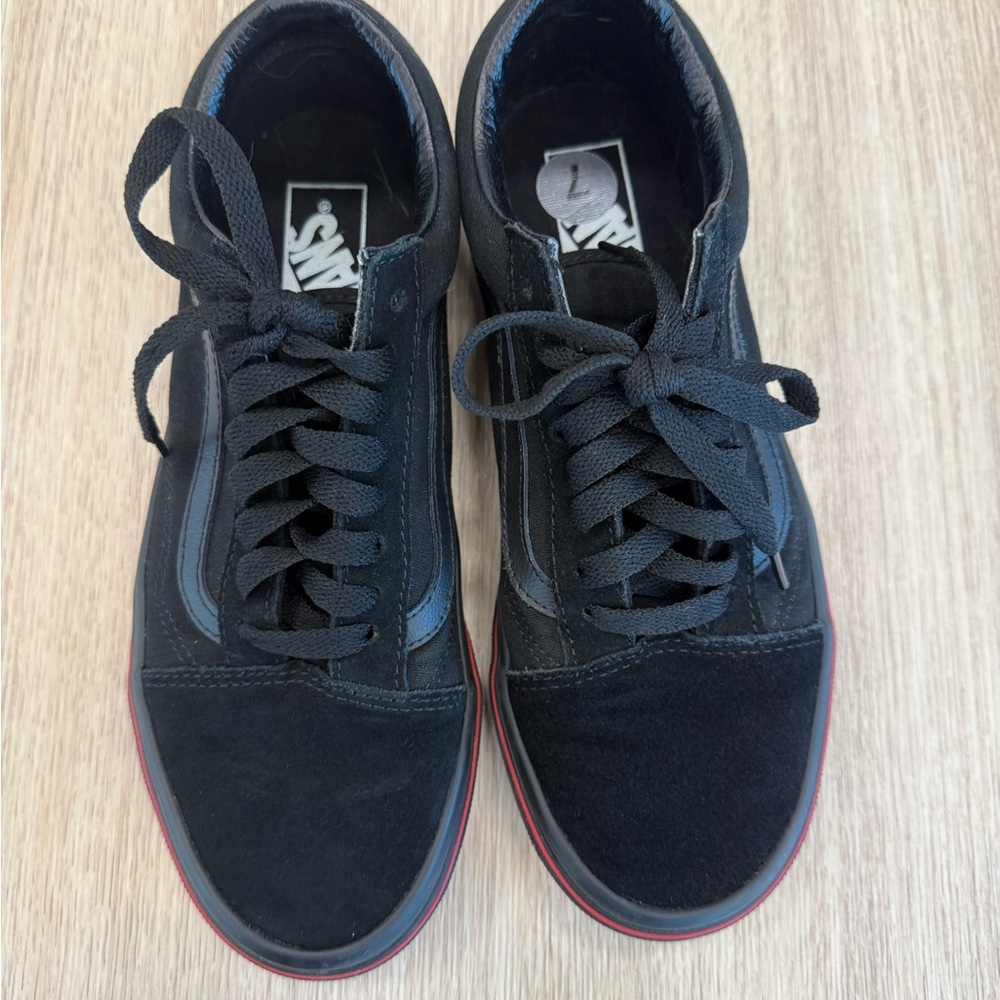 Vans - Picture 6 of 7